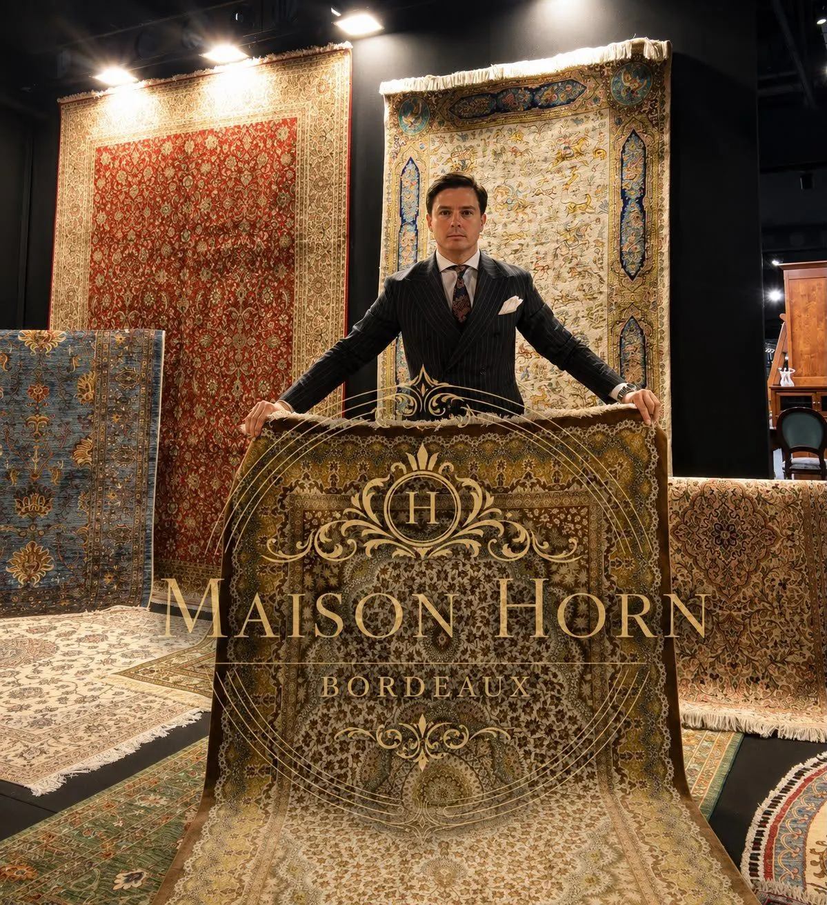 Maison Horn Bordeaux — présentation d'un tapis de soie
